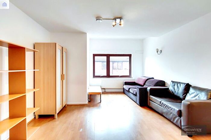 3 Bedroom Maisonette To Rent In Minton Mews, West Hamsptead, NW6