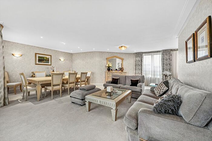 3 Bedroom Flat To Rent In Templar Court, St. John's Wood Road, NW8