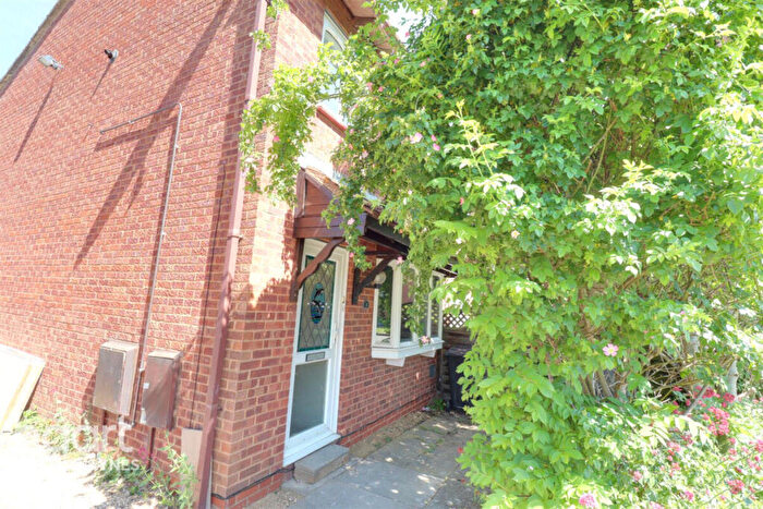 3 Bedroom Semi-Detached House To Rent In Challacombe, Furzton, MK4