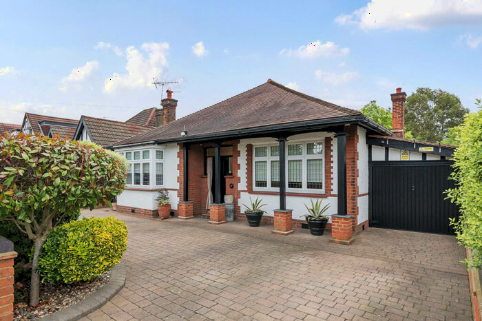 2 Bedroom Detached Bungalow For Sale In Myddelton Park, Whetstone, N20