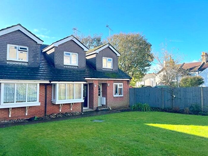 1 Bedroom Detached House To Rent In Hampton Court, River Road, Littlehampton, West Sussex, BN17