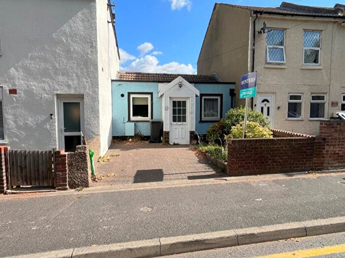 1 Bedroom Bungalow For Sale In East Milton Road, Gravesend, DA12