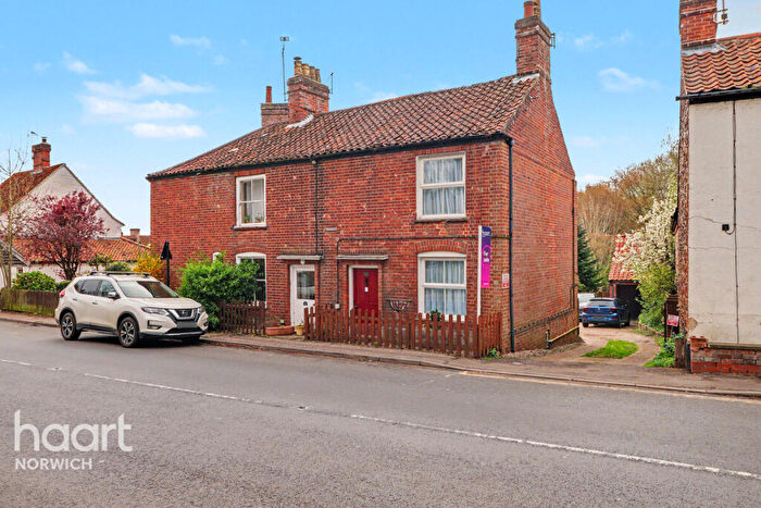 2 Bedroom Cottage For Sale In High Street, Coltishall, NR12