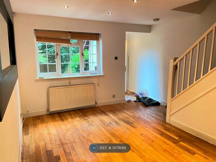 2 Bedroom Terraced House To Rent In Pendragon Walk, London, NW9