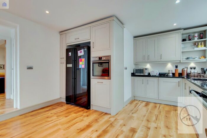 2 Bedroom Flat To Rent In Strathmore Road, Wimbledon Park, SW19