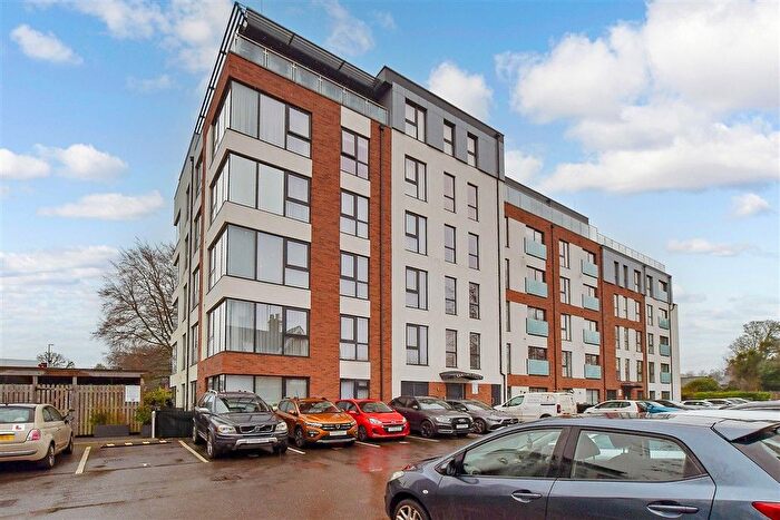 1 Bedroom Flat For Sale In Station Road, Horsham, West Sussex, RH13