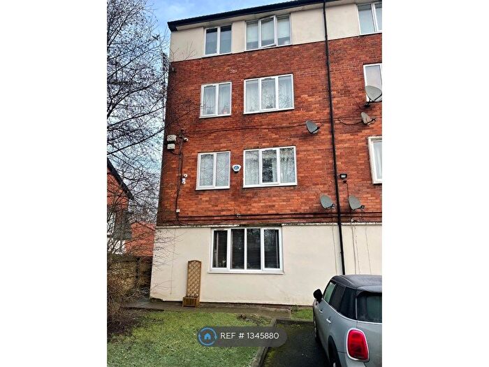 3 Bedroom Maisonette To Rent In Darley House, Salford, M5