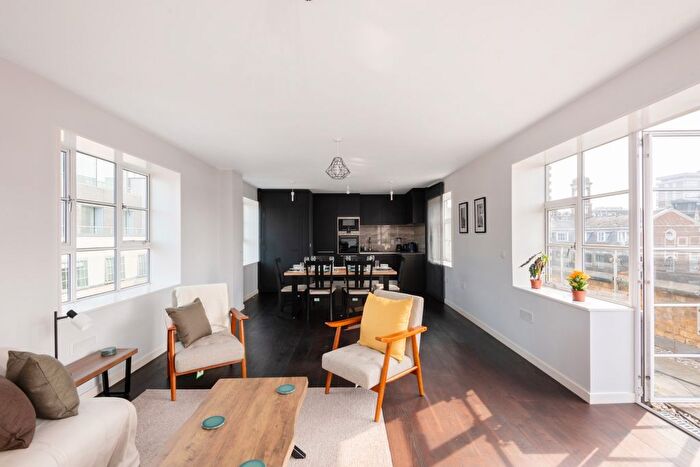 2 Bedroom Flat For Sale In Marshall Street, London, W1F