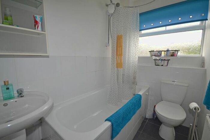 2 Bedroom Flat For Sale In Kingsway, Selsey, West Sussex, PO20