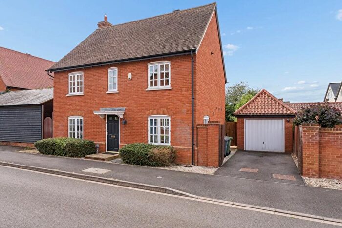 4 Bedroom Detached House For Sale In Meadow Walk, Henlow, SG16