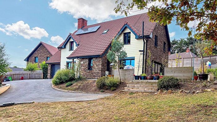 4 Bedroom Detached House For Sale In Stowell Hill Garden, Tytherington, GL12