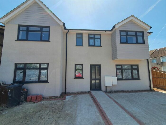 1 Bedroom Flat To Rent In Third Avenue, Dagenham, RM10