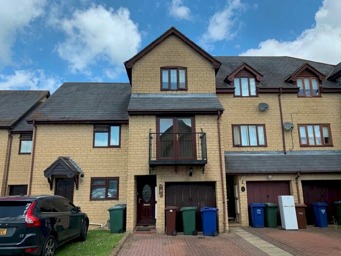 3 Bedroom Town House To Rent In Victoria Court, Bicester, OX26