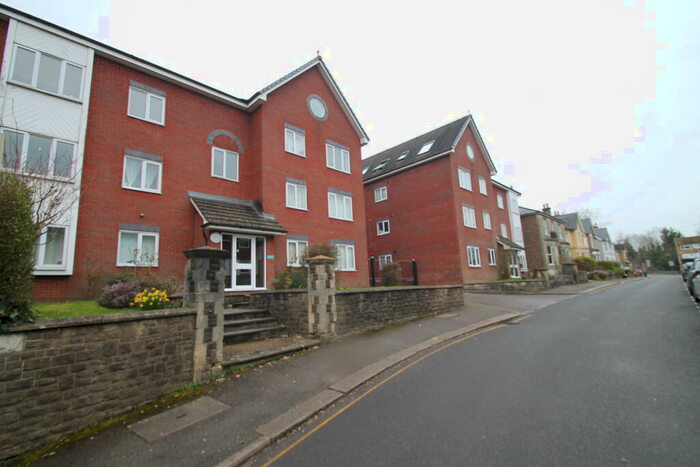 1 Bedroom Flat To Rent In Chapel Road, Redhill, RH1