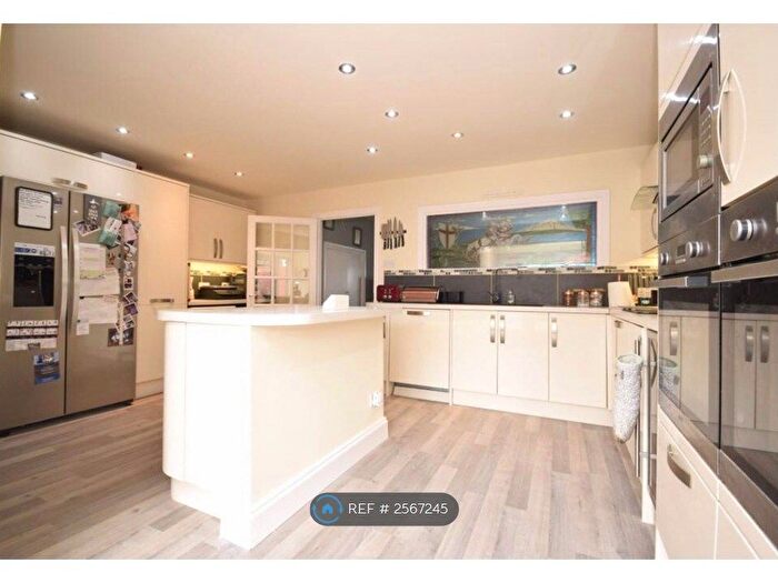 4 Bedroom End Of Terrace House To Rent In Pomfrett Gardens, Bristol, BS14