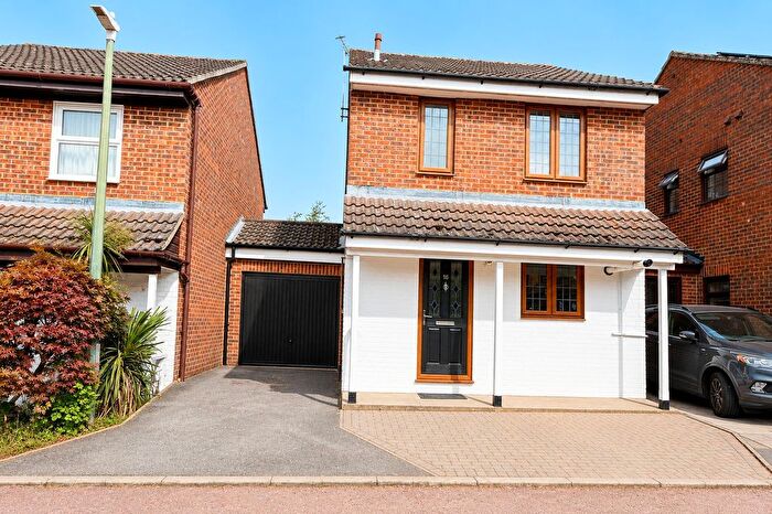 3 Bedroom Link Detached House For Sale In Fallowfield Close, Weavering, ME14