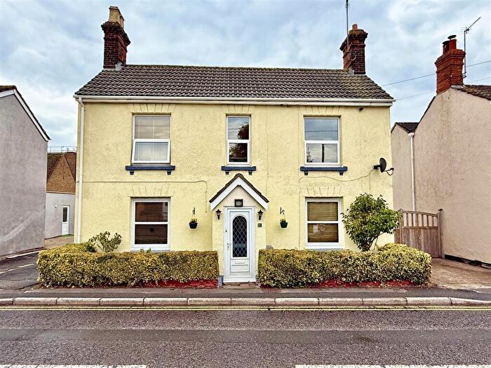 3 Bedroom Detached House For Sale In Ermin Street, Lower Stratton, Swindon, SN3