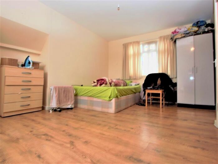 Property To Rent In The Avenue, London, N17