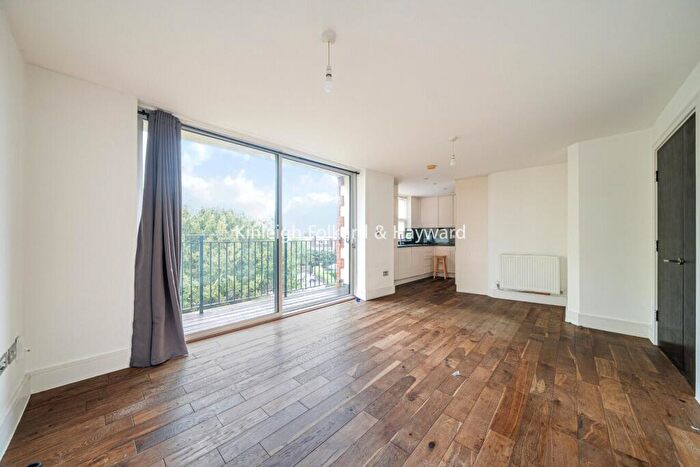 2 Bedroom Flat To Rent In Plaistow Lane, Bromley, Kent, BR1