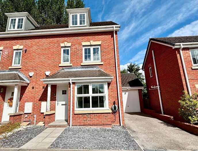 4 Bedroom Semi-Detached House To Rent In Church Gate, Brierley, Barnsley, S72