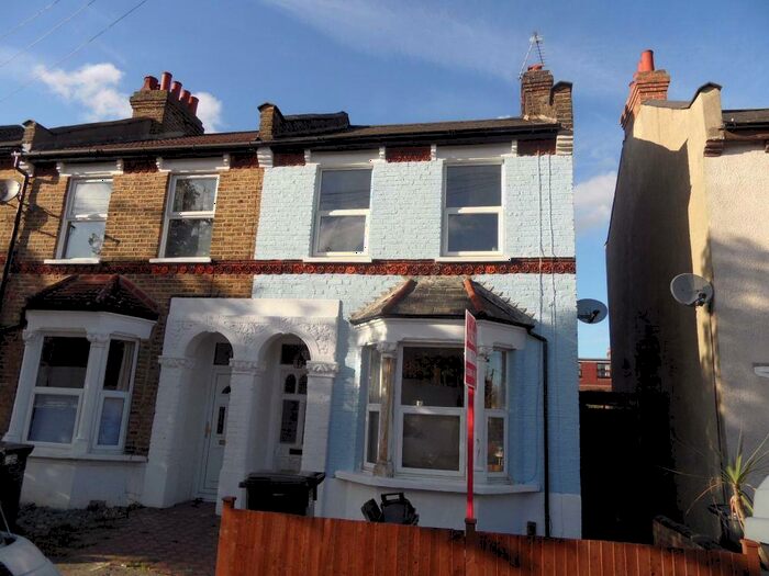 2 Bedroom End Of Terrace House To Rent In Sandown Road, South Norwood, SE25