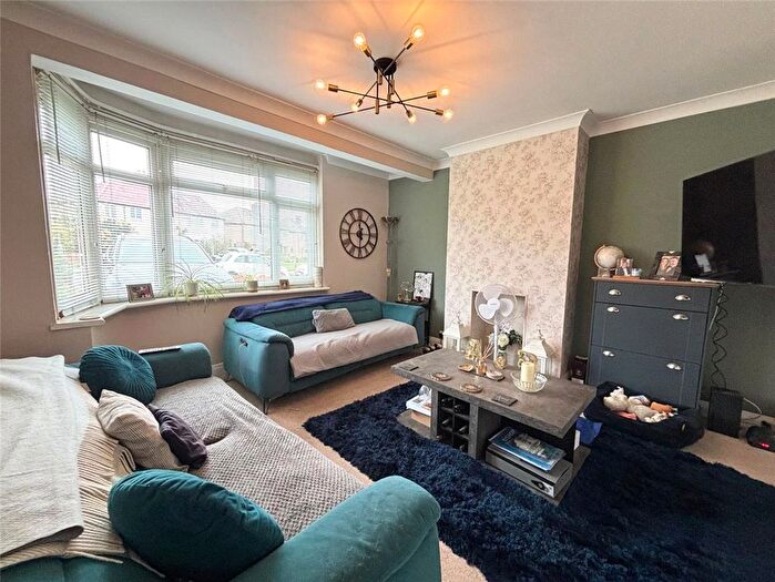 2 Bedroom Maisonette For Sale In Oakdene Road, Orpington, Kent, BR5