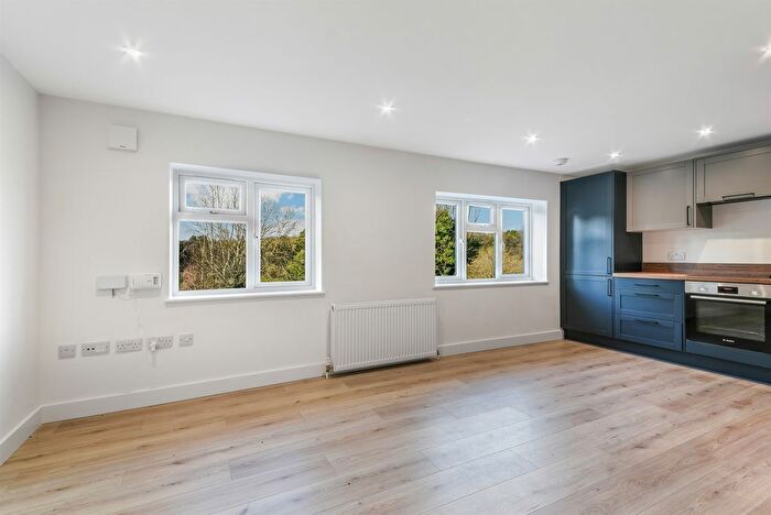 2 Bedroom Flat For Sale In Kingswood Way, Selsdon, South Croydon, CR2