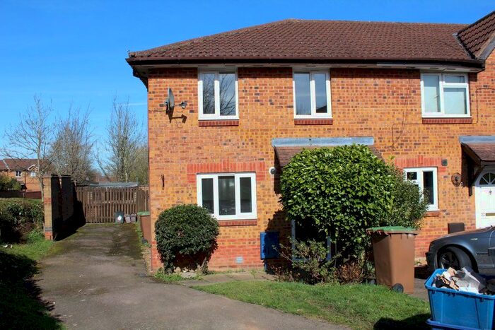 3 Bedroom Property To Rent In Poplar Close, Daventry NN11