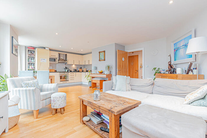 2 Bedroom Flat To Rent In Drayton Park, Islington, N5