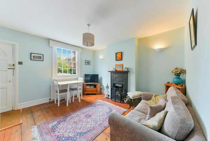 2 Bedroom Property To Rent In Crooked Billet, London, SW19