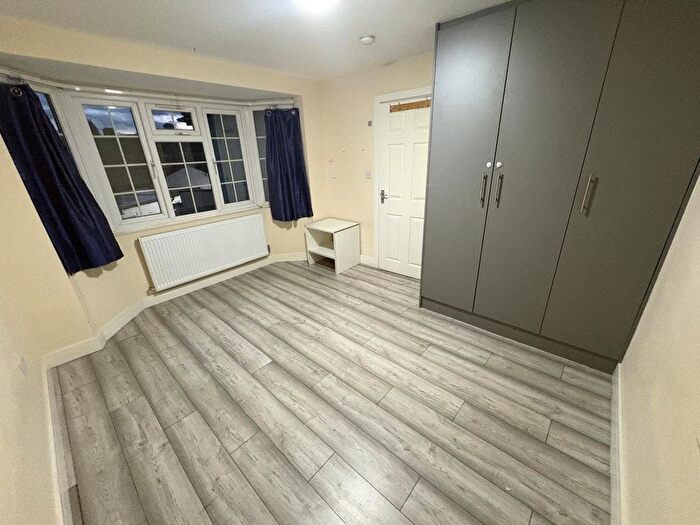 3 Bedroom Flat To Rent In Somerset Road, Southall, UB1