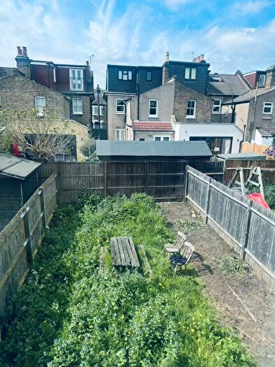 5 Bedroom Flat To Rent In Embleton Road, London, SE13