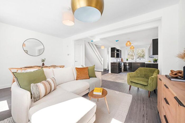 3 Bedroom Property For Sale In Cubitt Terrace, SW4
