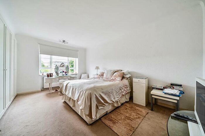2 Bedroom Flat For Sale In Chessington Court, Finchley, N3