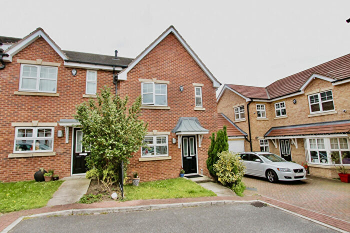 3 Bedroom Town House To Rent In Woolscroft View, Hemingfield, Barnsley, S73