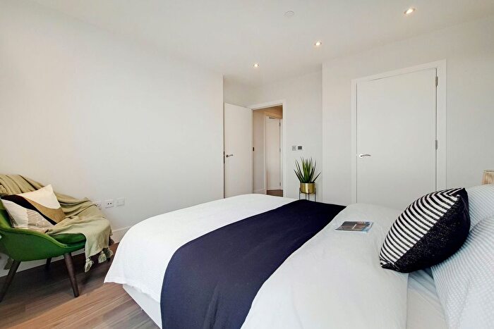 1 Bedroom Flat To Rent In Uncle Southall, Southall, London, UB2