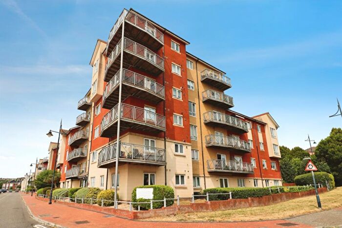 2 Bedroom Apartment For Sale In Y Rhodfa, Barry, CF63