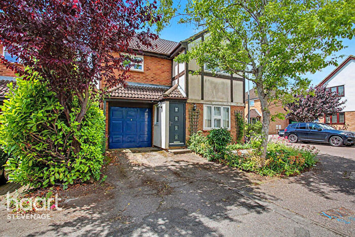 4 Bedroom Detached House For Sale In The Hedgerows, Stevenage, SG2