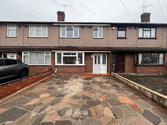 3 Bedroom Terraced House To Rent In Birkdale Avenue, Romford, RM3