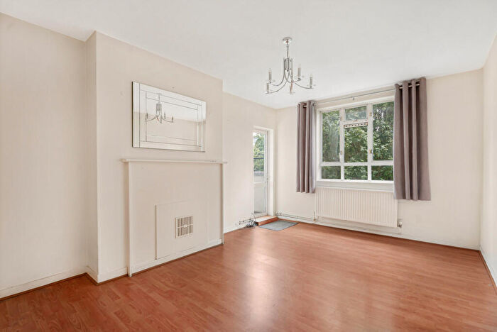3 Bedroom Apartment For Sale In Old Bethnal Green Road, London, E2