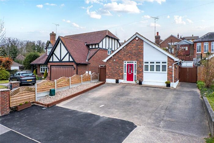 2 Bedroom Bungalow For Sale In Downs Road, Istead Rise, Kent, DA13