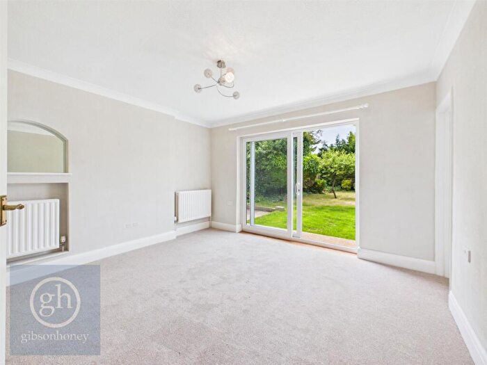 4 Bedroom Detached House To Rent In Manor Close, Ruislip, HA4