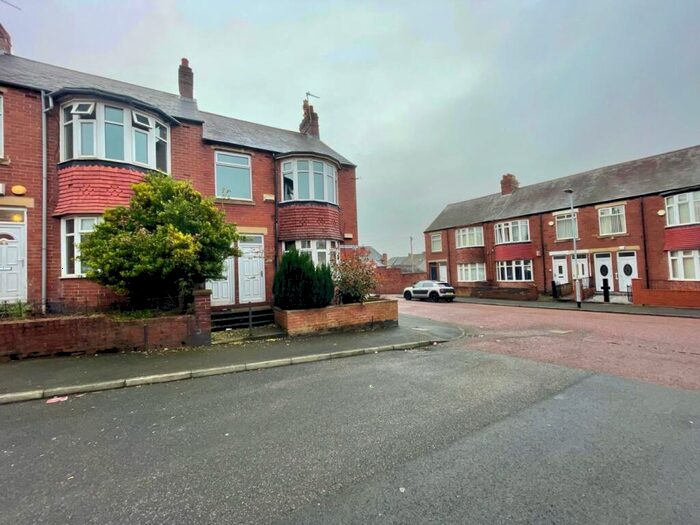 2 Bedroom Flat To Rent In Saltwell Street, Gateshead, Tyne And Wear, NE8