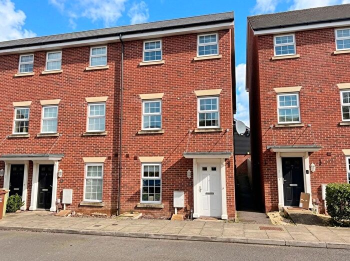 4 Bedroom End Of Terrace House For Sale In Oswald Drive, Rochester, ME2