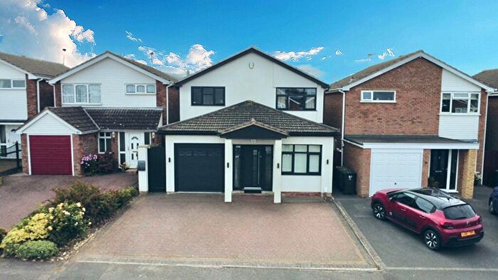 4 Bedroom Detached House For Sale In Chetwynd Drive, Nuneaton, CV11