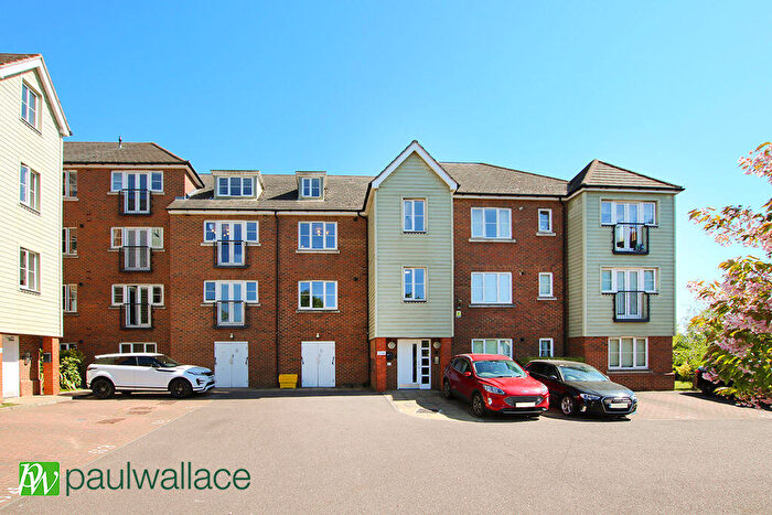 1 Bedroom Flat For Sale In Watery Lane, Turnford, EN10