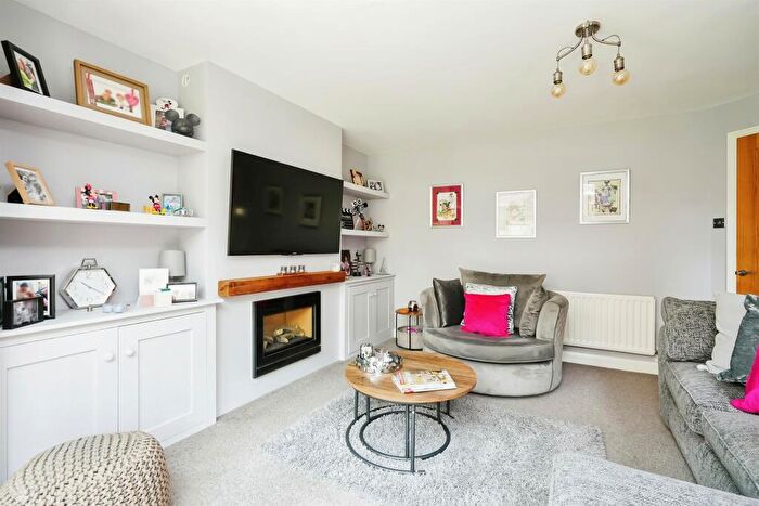 4 Bedroom Detached House For Sale In Merganser Drive, Bicester, OX26