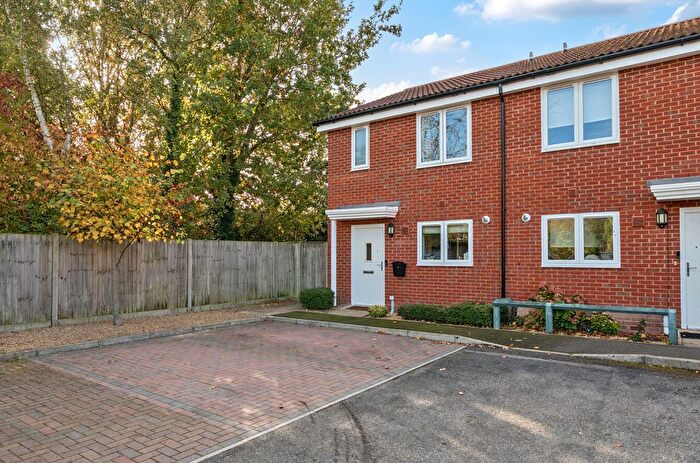 2 Bedroom Semi Detached House For Sale In Simmons Close, Hedge End, Southampton, Hampshire, SO30
