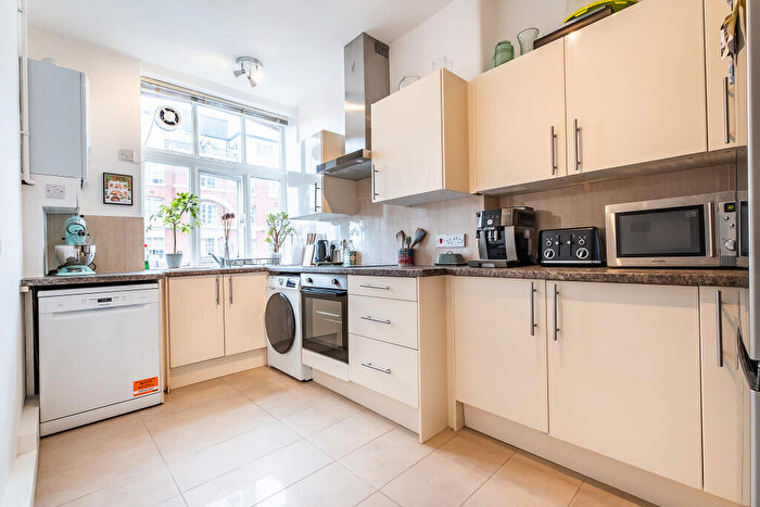 2 Bedroom Flat For Sale In Grove End Road, London, NW8