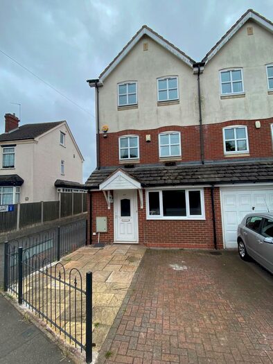 4 Bedroom Semi-Detached House To Rent In Heath Lane, West Bromwich, B71